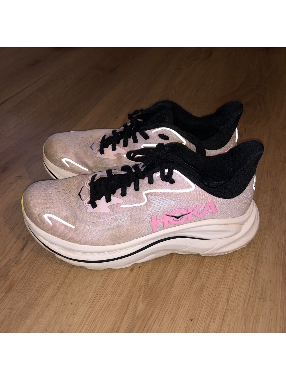 HOKA ONE CLIFTON 10 CARNATION STARLIGHT GLOW RUNNING SHOES PINK WOMENS SIZE 7.5